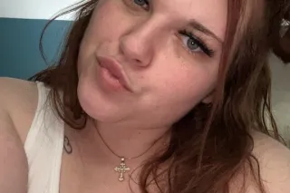 PRETTY WHITE GIRL🩷 - 25 - Image 1