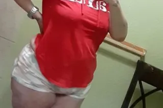 Sexy, thick and ready to get d... - Image 1